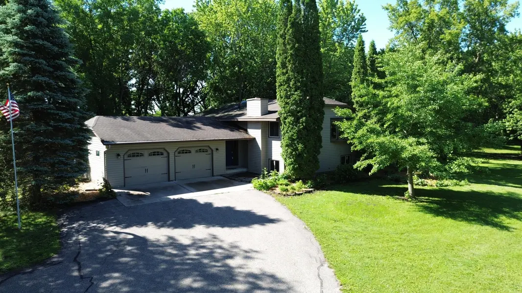 1309 Horseshoe DR, Willmar, MN 56201