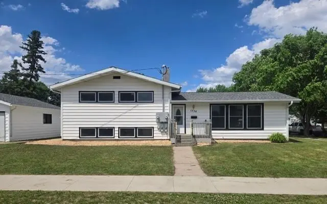 1536 10th AVE N, Moorhead, MN 56560