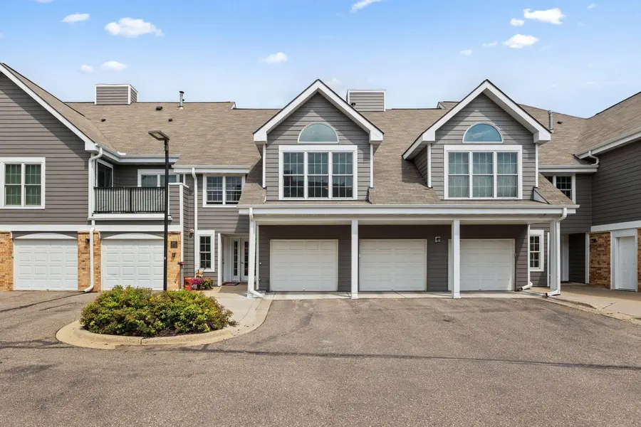 6010 Chasewood Pkwy #205, Minnetonka, MN 55343