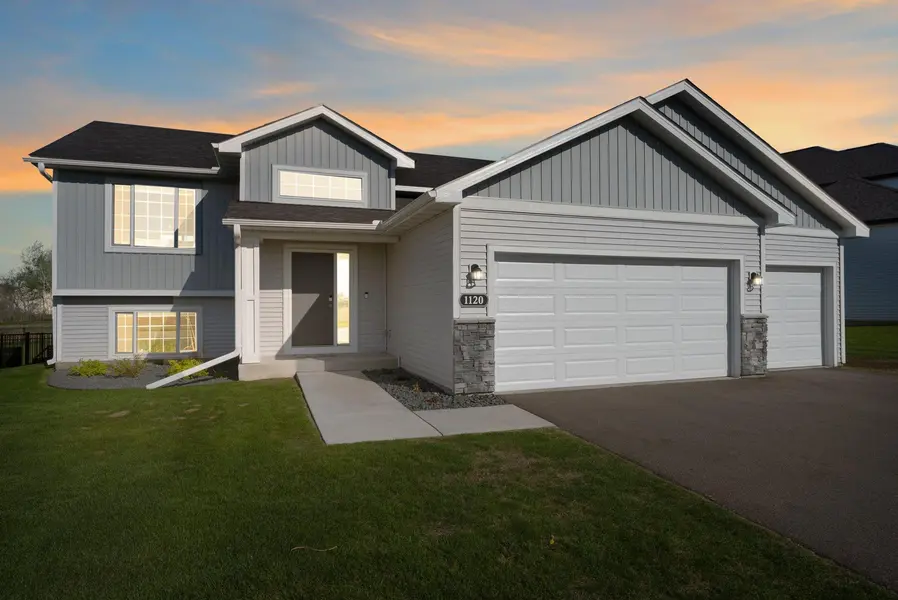 1120 7th AVE NE, Isanti, MN 55040