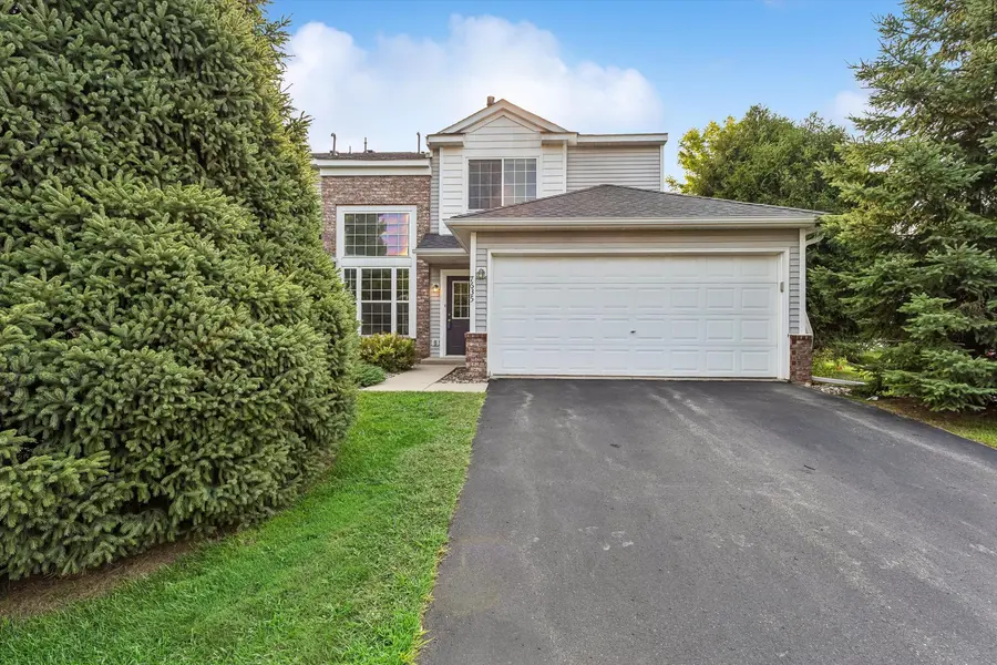 7635 Arboretum Village CT, Chanhassen, MN 55317