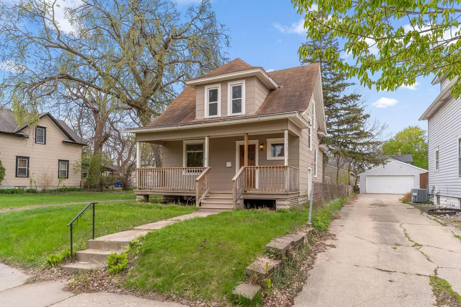 1302 Hewitt AVE, Saint Paul, MN 55104