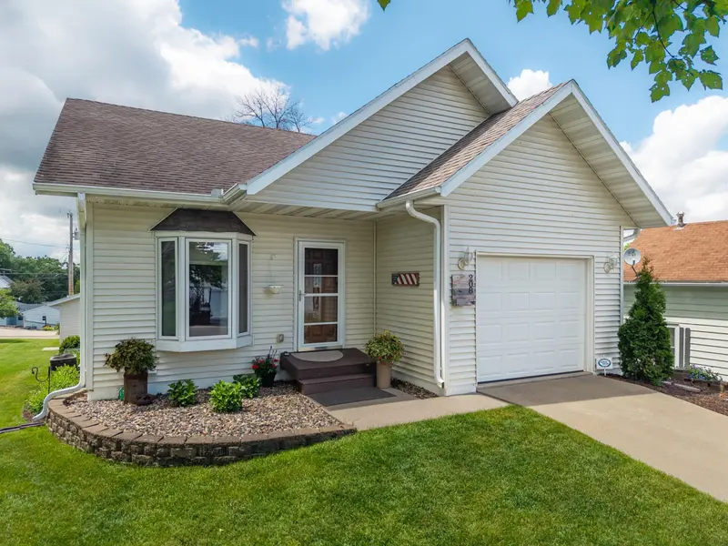 208 High AVE, Wanamingo, MN 55983