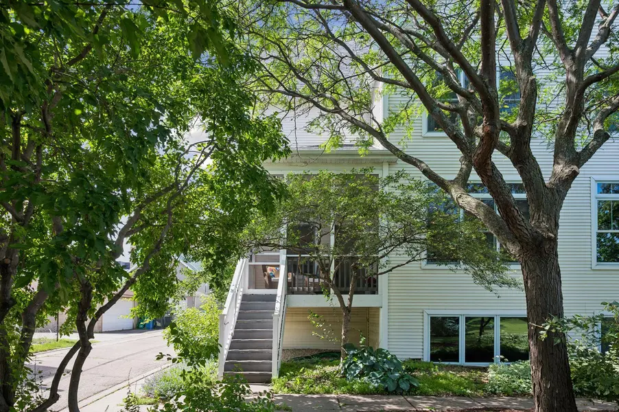 2433 Columbus CT, Minneapolis, MN 55404