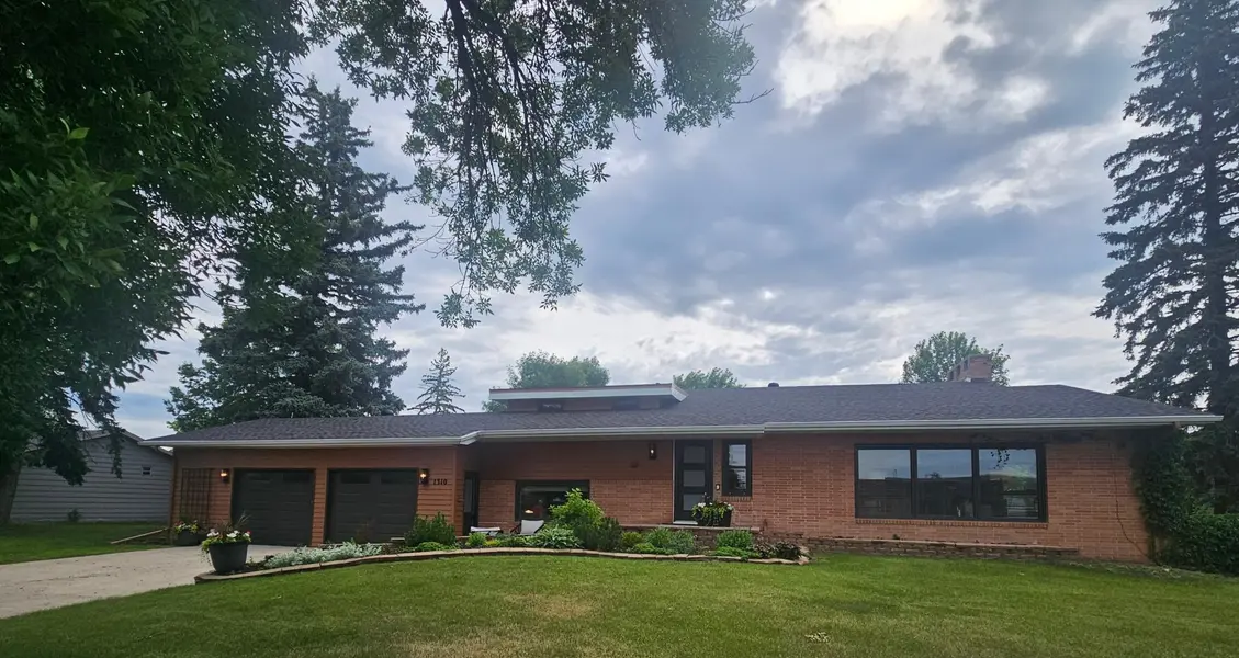 1310 4th ST N, Wahpeton, ND 58075