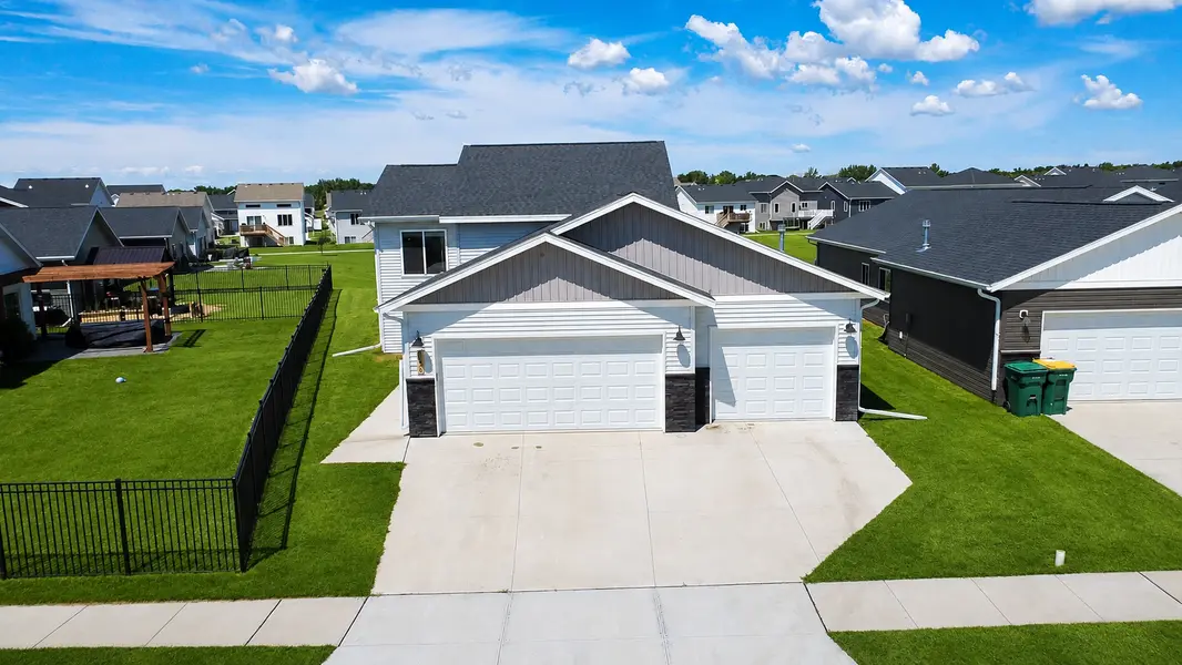 6879 67th ST S, Horace, ND 58047