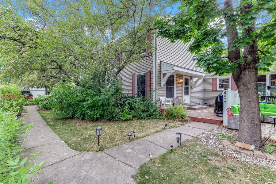 6877 Grenwich LN N, Oakdale, MN 55128