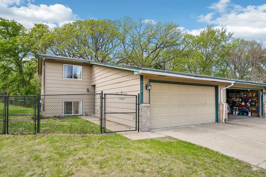 9526 Grey Widgeon PL, Eden Prairie, MN 55347