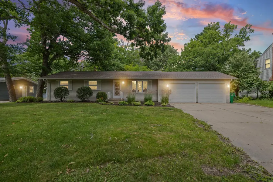 605 Arner AVE, Shoreview, MN 55126