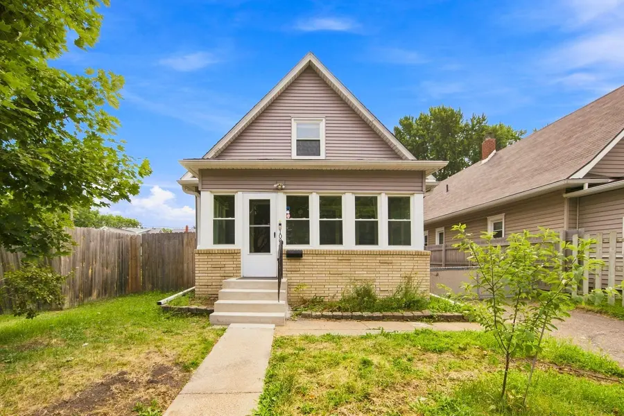1004 Western AVE N, Saint Paul, MN 55117