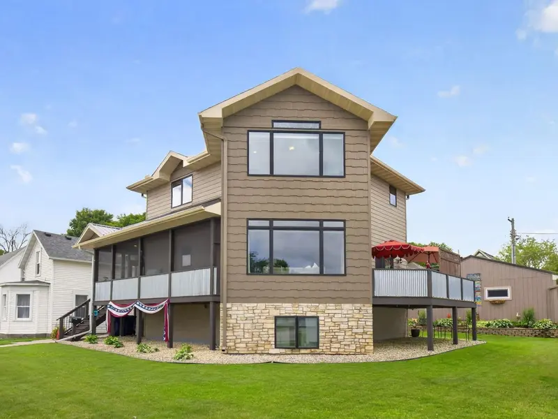 519 N Lakeshore DR, Lake City, MN 55041