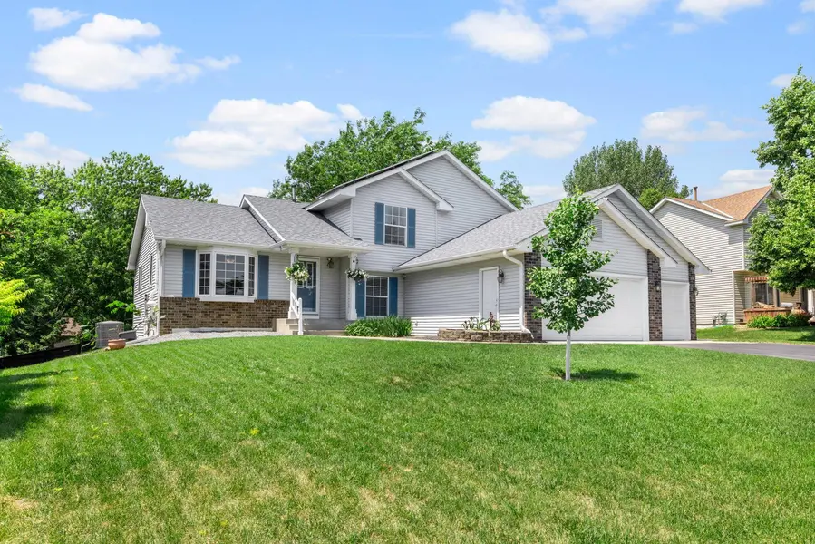 4629 Weston Hills DR, Eagan, MN 55123