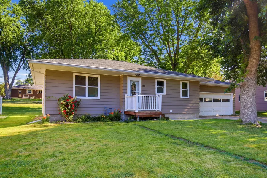 205 Burr Oak DR, Albert Lea, MN 56007