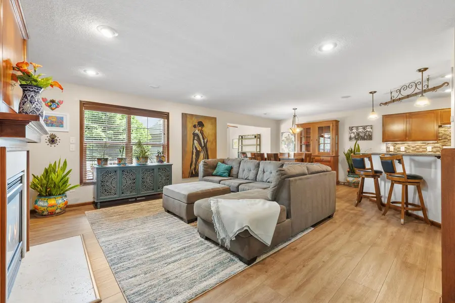 15221 Stonewood TER, Burnsville, MN 55306
