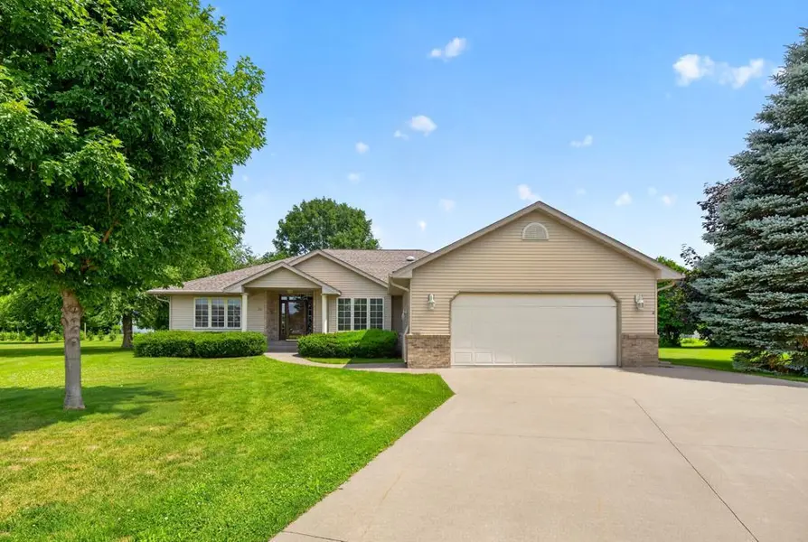 26 Garden CT, Lake City, MN 55041