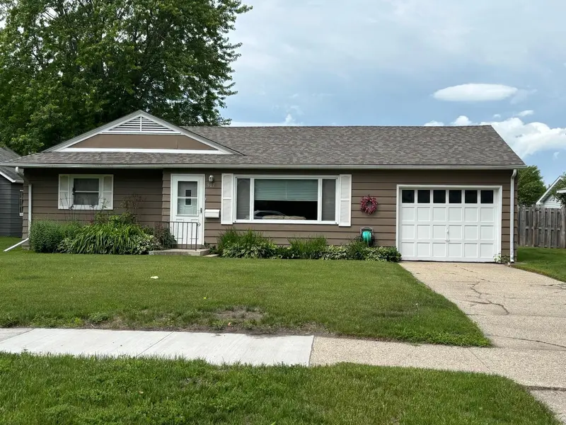 907 Arnold AVE N, Thief River Falls, MN 56701