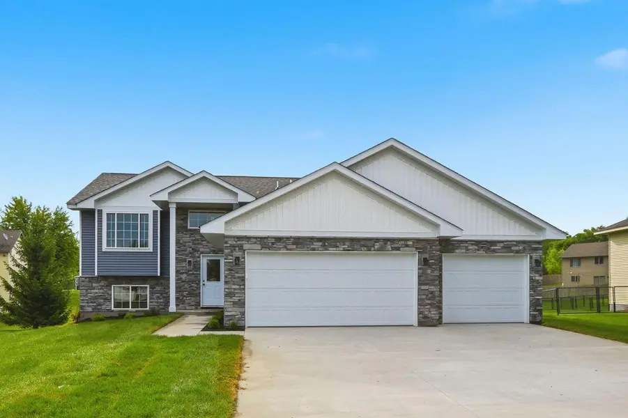 404 Westgate DR, Winsted, MN 55395