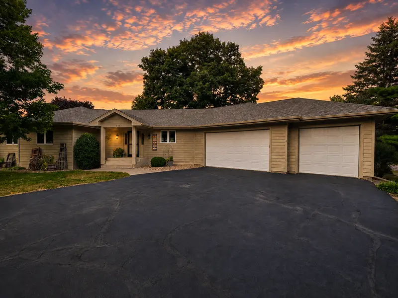 101 Anglewood DR, Kenyon, MN 55946