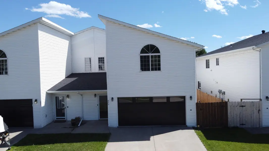 825 12th AVE W, West Fargo, ND 58078