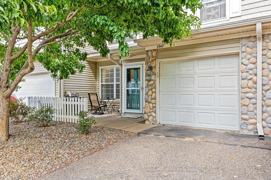 1947 Bluestem LN, Shoreview, MN 55126