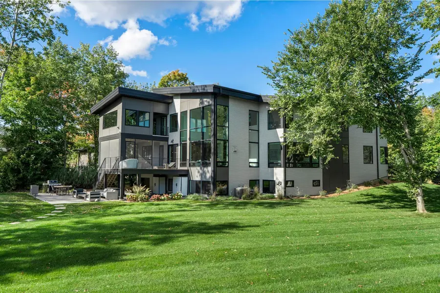 746 Peninsula Point RD, Shakopee, MN 55379