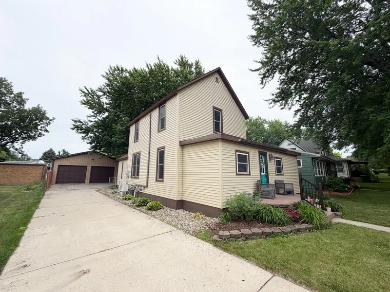 304 Louisiana AVE, Adrian, MN 56110