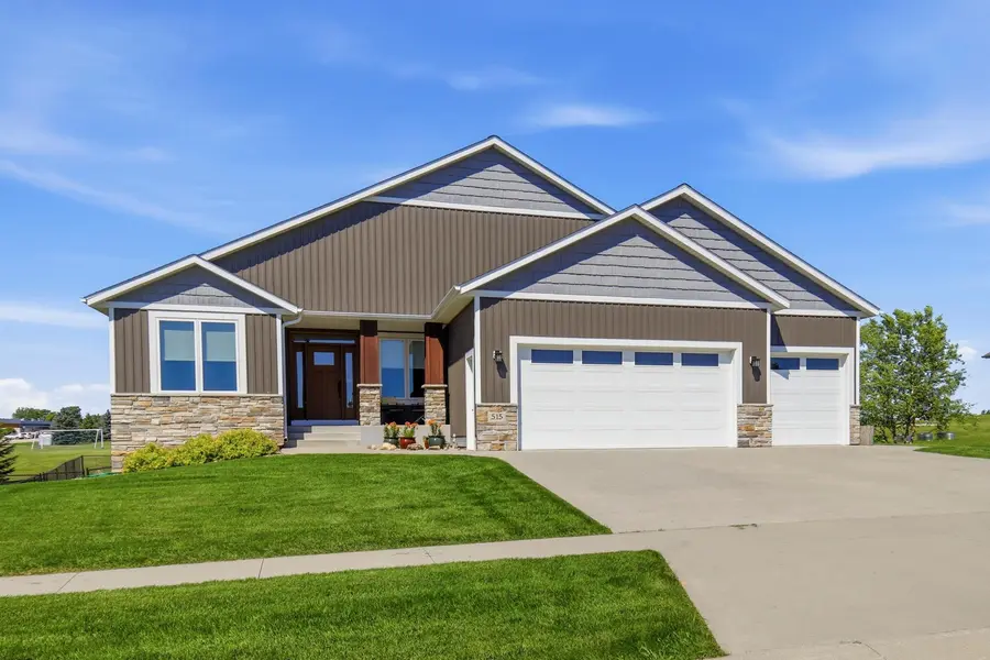515 21st PL NE, Kasson, MN 55944