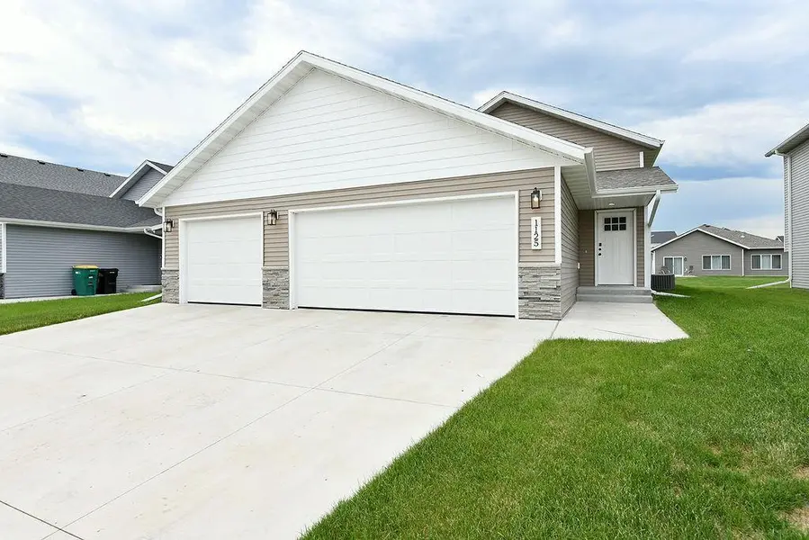 1125 60th AVE W, West Fargo, ND 58078