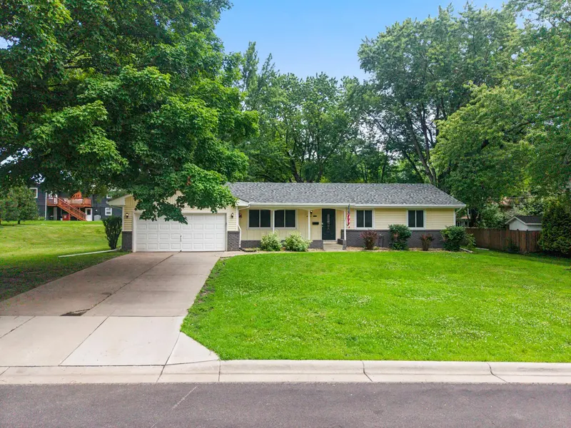 8460 Westbend RD, Golden Valley, MN 55427