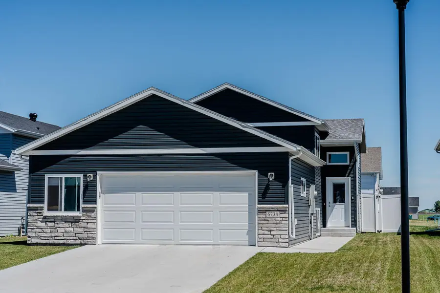 6738 Joseph ST, Horace, ND 58047