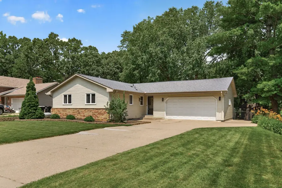 2649 Hillview RD, Mounds View, MN 55112