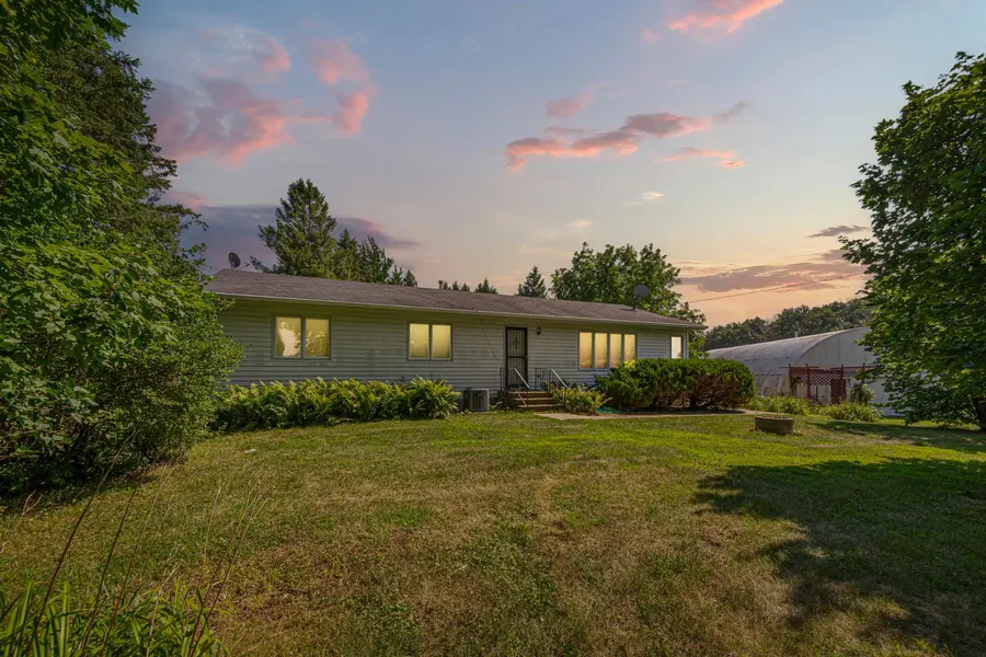 5177 255th ST E, Faribault, MN 55021