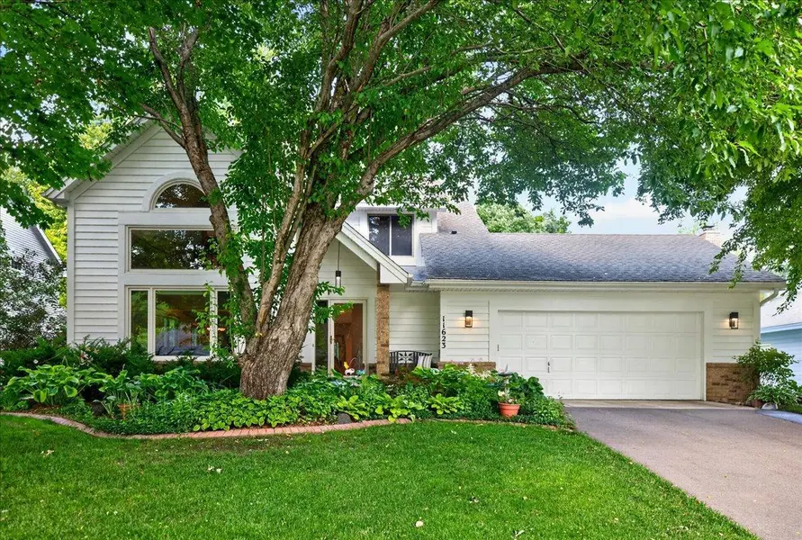 11623 Magnolia CT N, Champlin, MN 55316