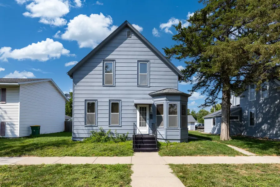 210 W Church ST, Belle Plaine, MN 56011