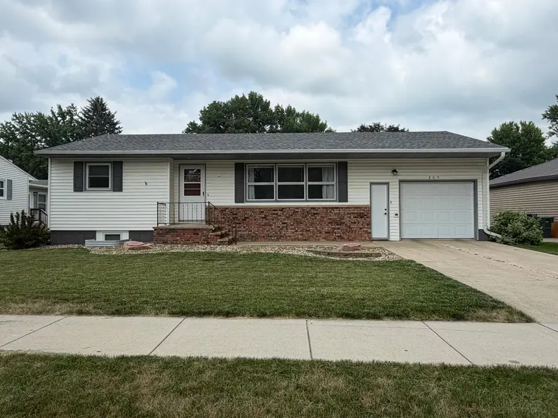 209 E Barck AVE, Luverne, MN 56156