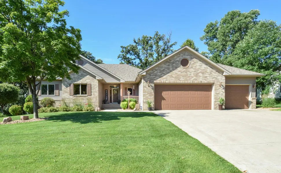 1150 Oakcrest DR, Sauk Rapids, MN 56379