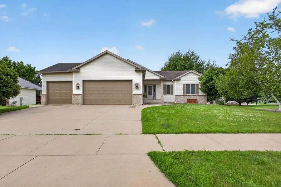 1002 John & Mary DR SE, Chatfield, MN 55923