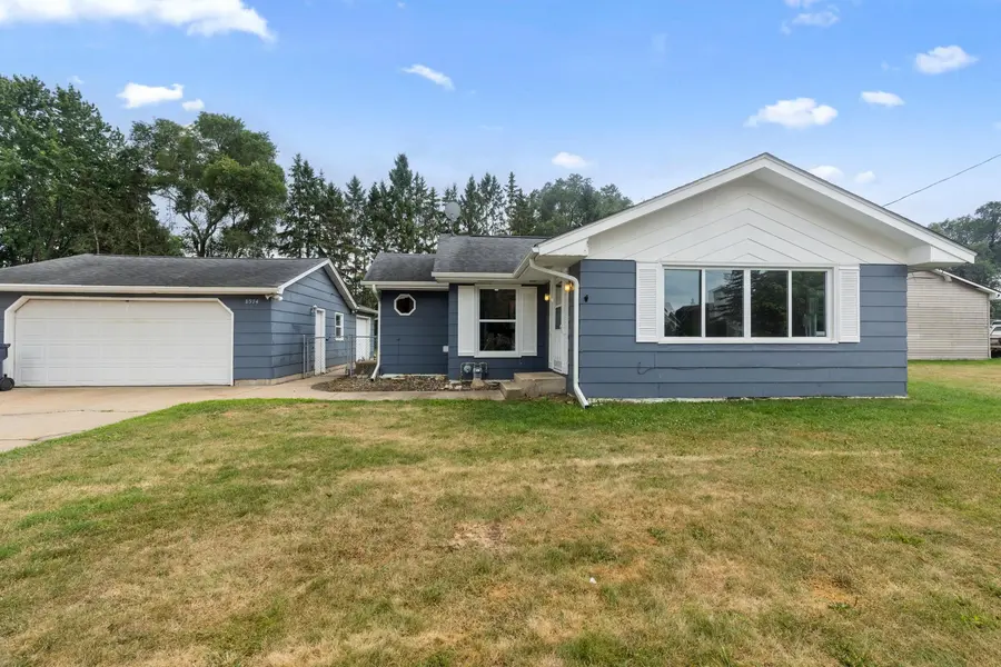8974 210th ST W, Lakeville, MN 55044