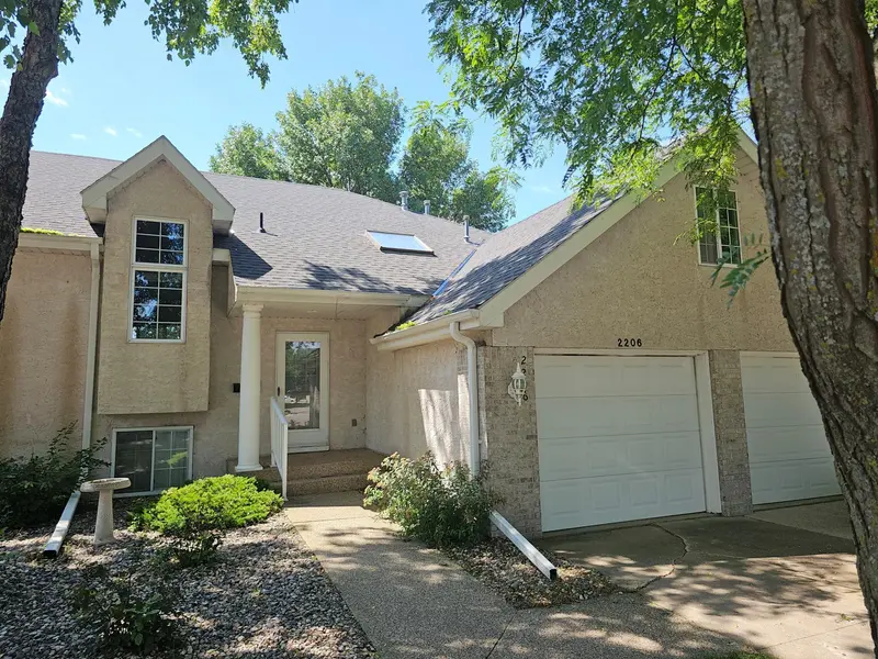 2206 10th AVE SE, Willmar, MN 56201