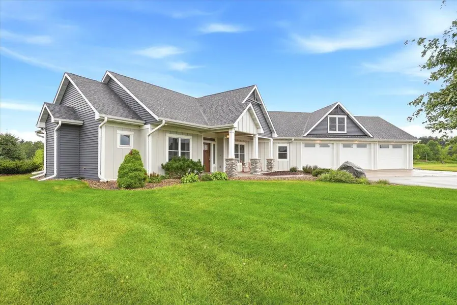 984 152nd AVE, New Richmond, WI 54017