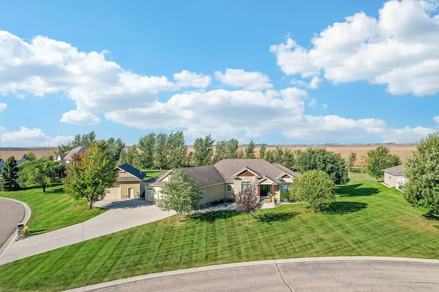 7013 Maple LN, Horace, ND 58047