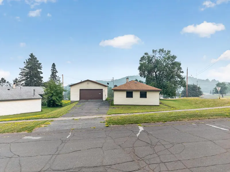16 Carter LN, Silver Bay, MN 55614