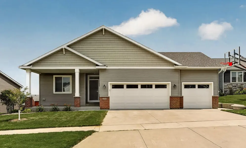 562 15th AVE NE, Byron, MN 55920