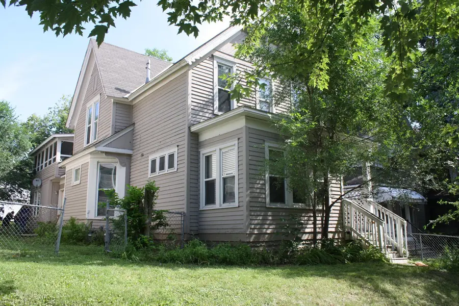 833 3rd ST E, Saint Paul, MN 55106