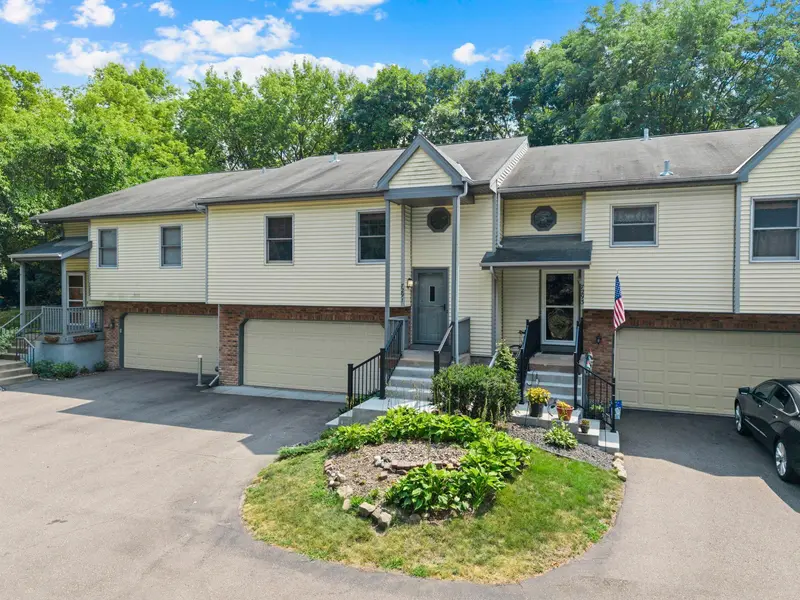 7291 Bren LN, Eden Prairie, MN 55346