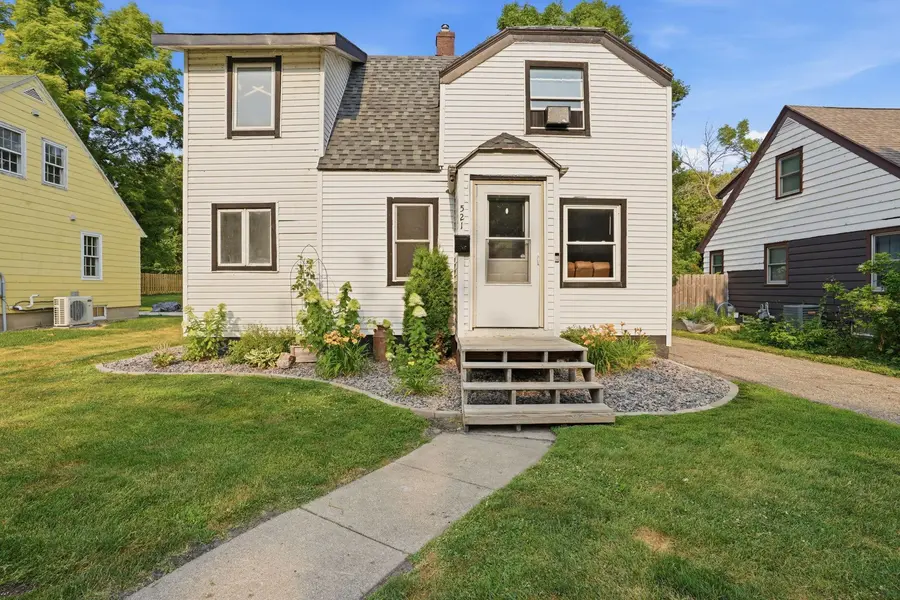 521 9th ST NW, Willmar, MN 56201