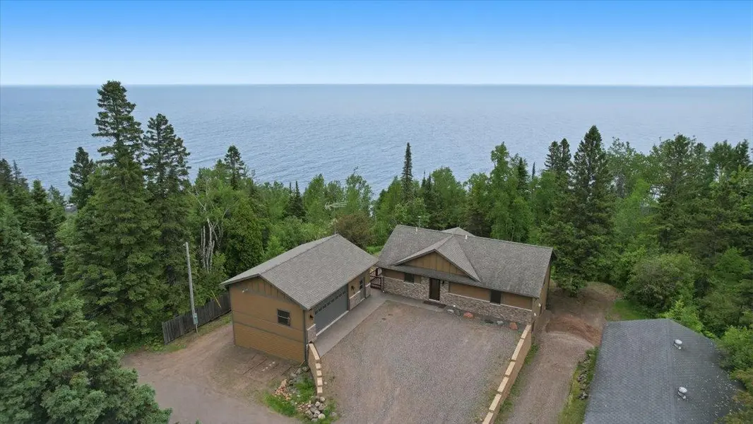 828 Slater DR, Beaver Bay, MN 55614