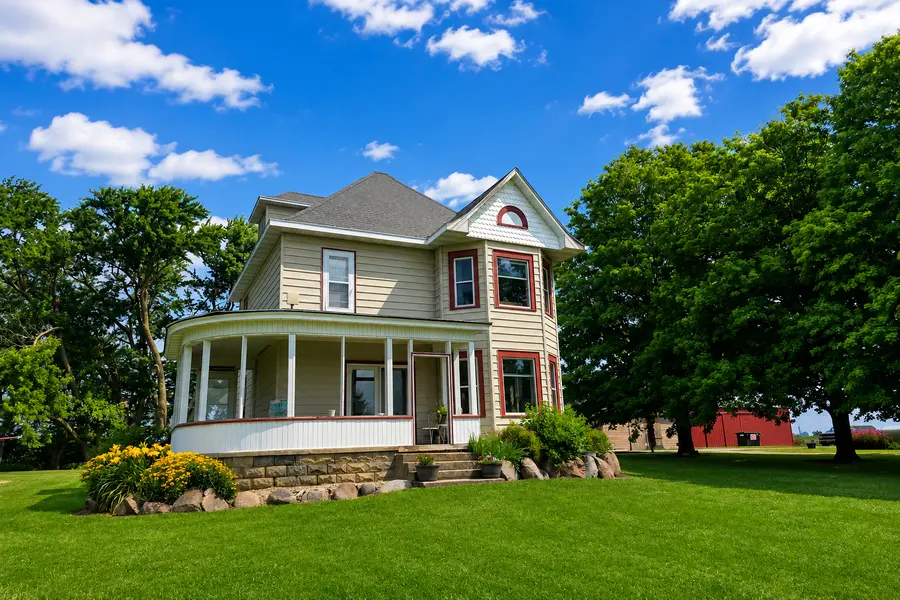6321 County 11 BLVD, Kenyon, MN 55946