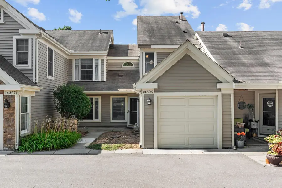14309 Bedford DR, Eden Prairie, MN 55346