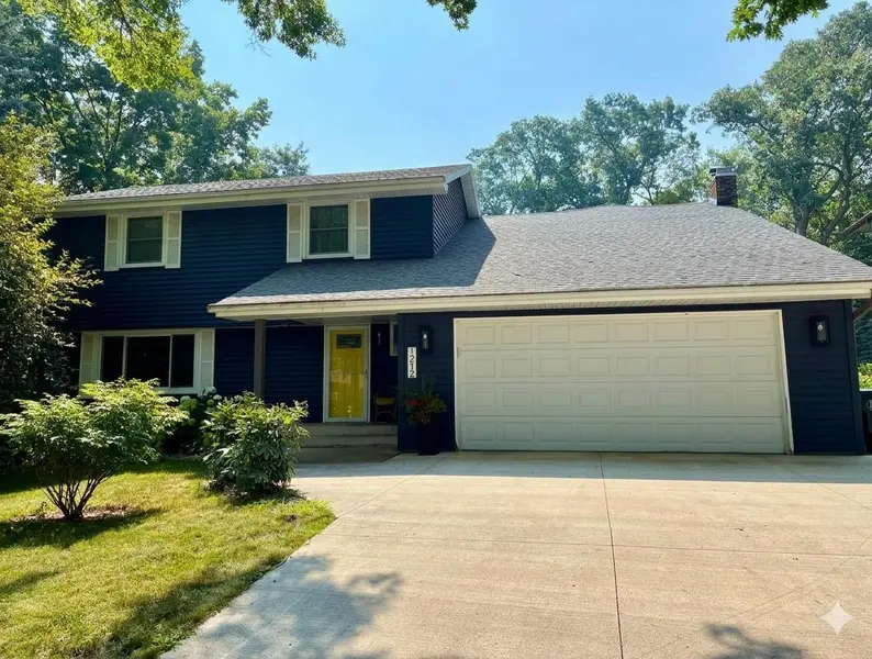 1212 Balsam TRL E, Eagan, MN 55123